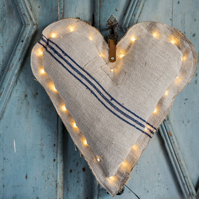 Les coeurs lumineux blanc-beige