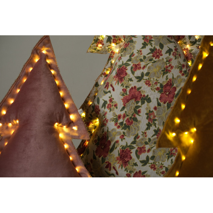 Les sapins lumineux roses