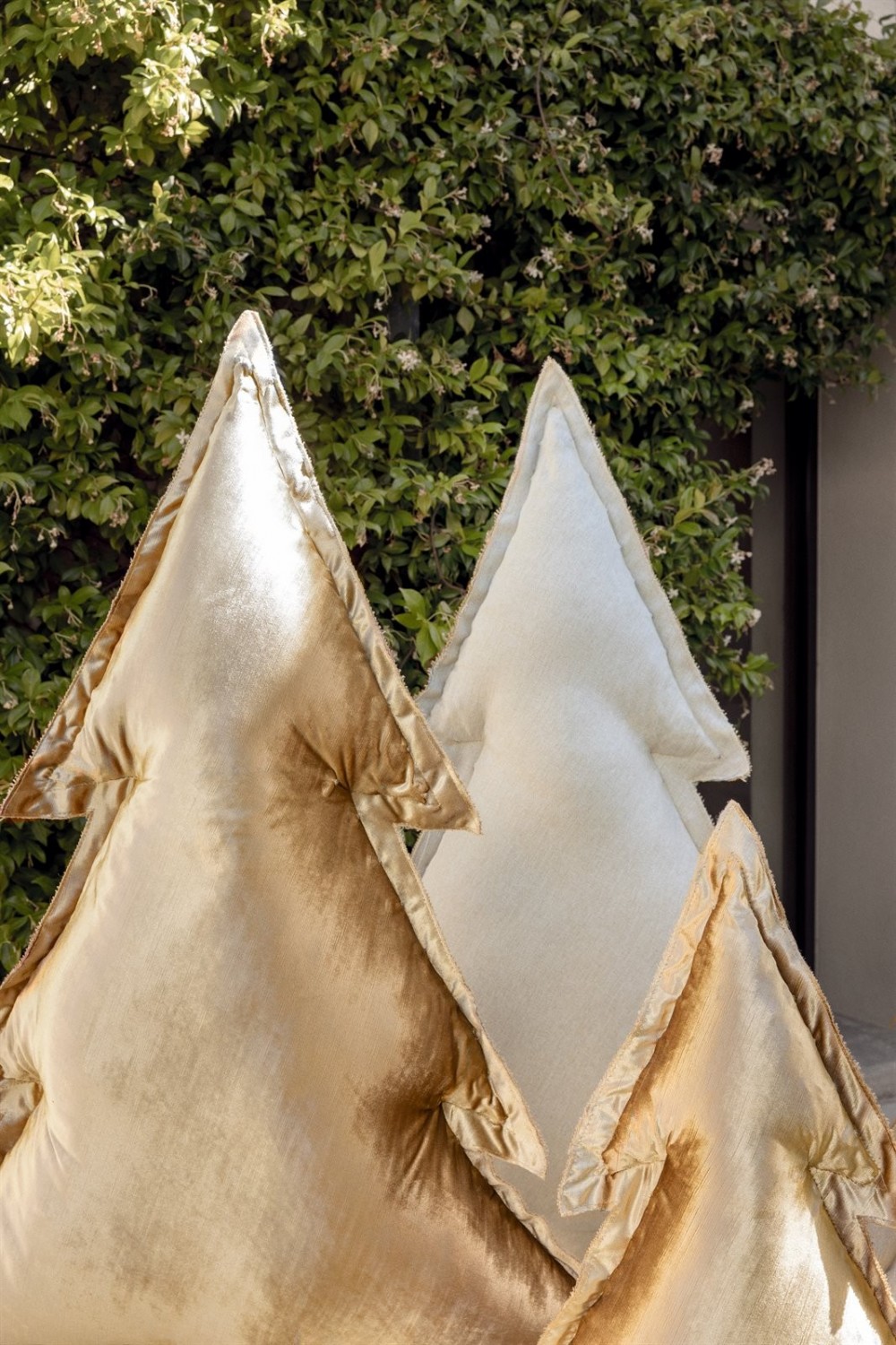 Les sapins lumineux blanc-beige