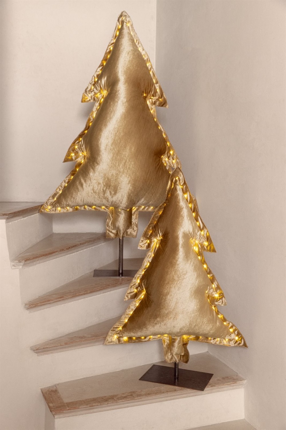 Les sapins lumineux blanc-beige