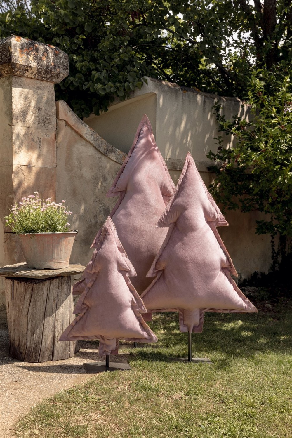 Les sapins lumineux roses