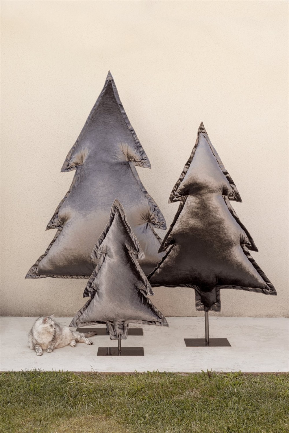 Les sapins lumineux noir-gris